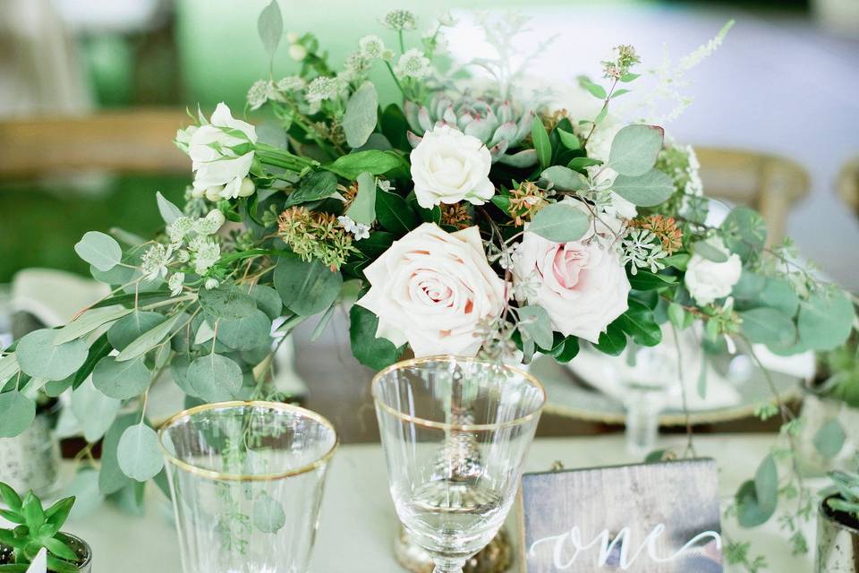 Floral table setup