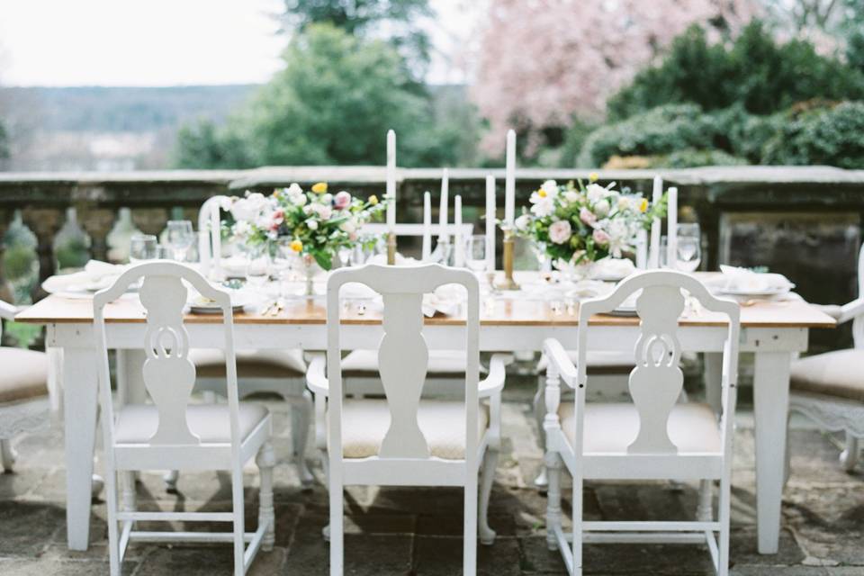 White table and chairs