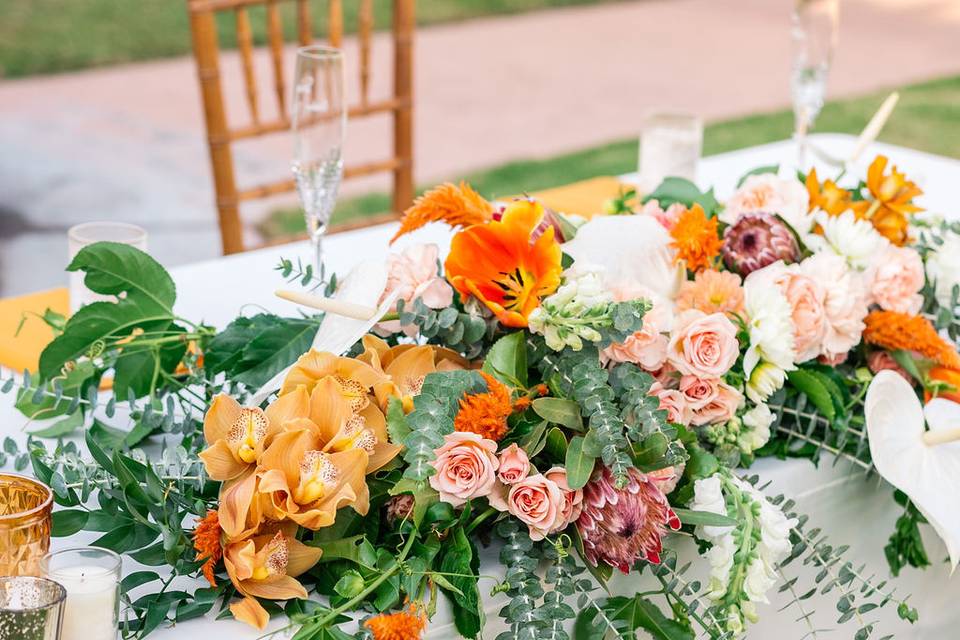 Tropical sweetheart table