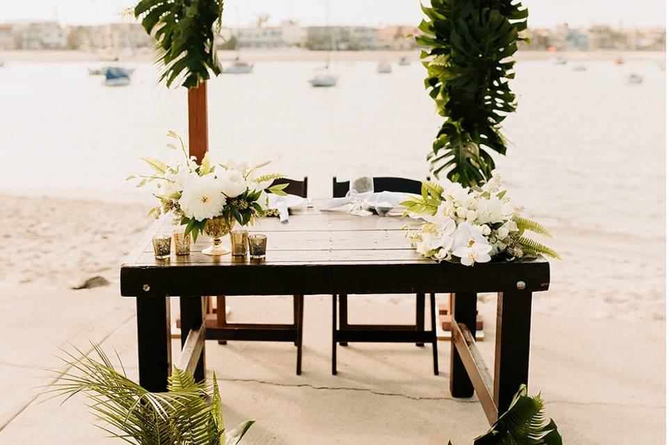 Greenery sweetheart table