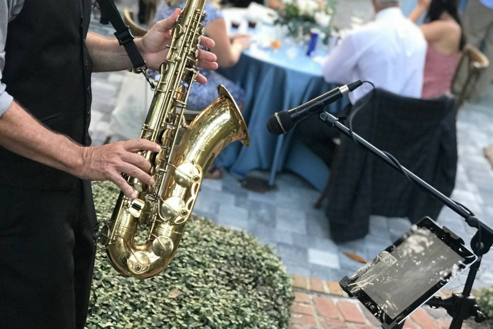 Solo sax for Cocktails?
