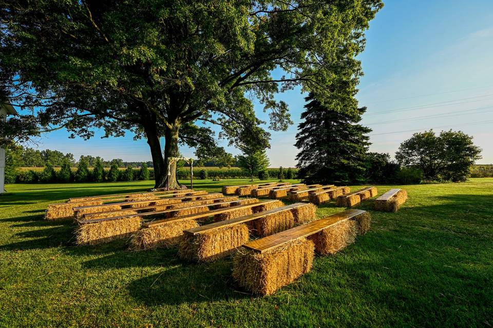 Straw bales for Weddings