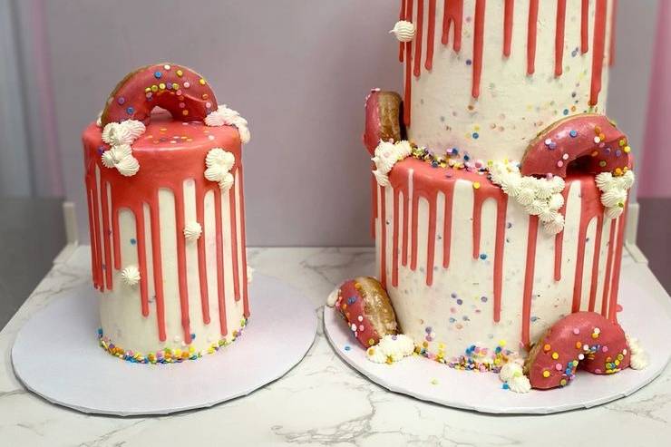 Pink donut cake and mini