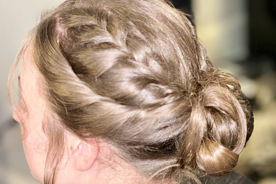 Knot bun side