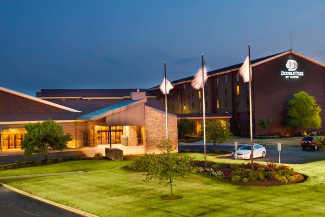 DoubleTree by Hilton Hotel Collinsville