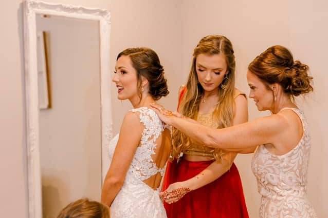 Bride, mom and sisters