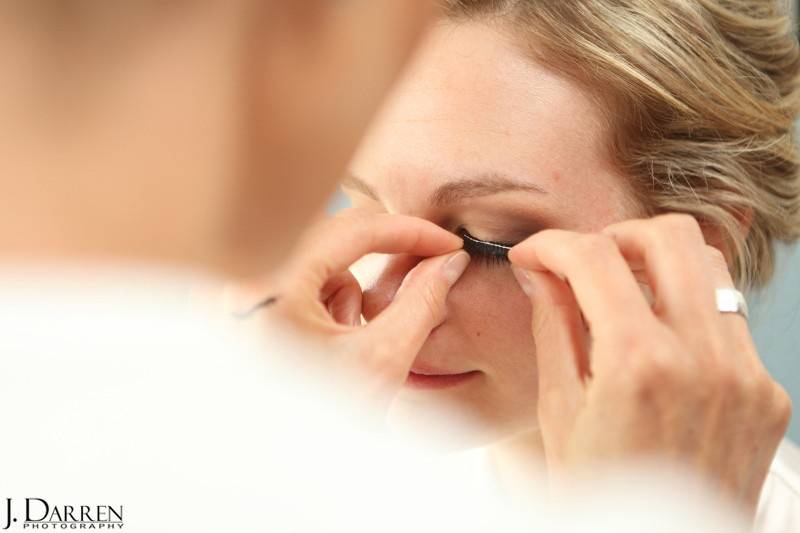 Getting ready for the ceremony - J. Darren Photography