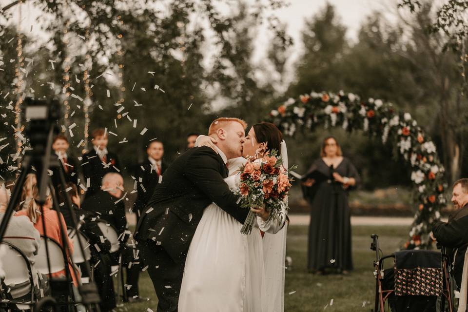 Kiss at ceremony