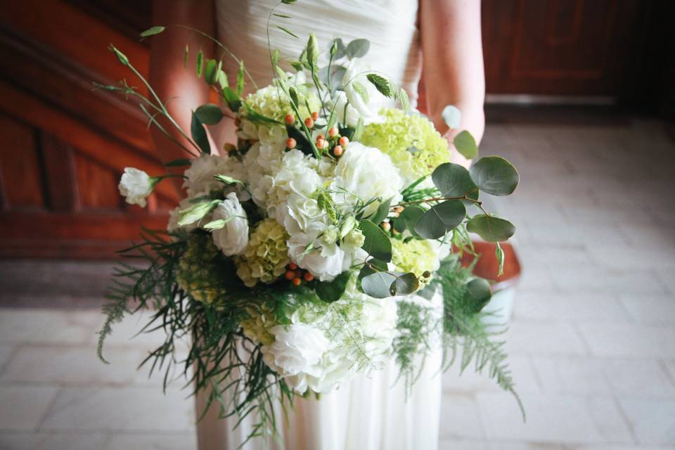 Bouquet, bride, green, white, natural, informal, wild, hydrangea, eucalyptus, monochromatic