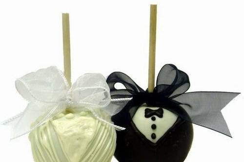 Chocolate Bride and Groom Apple Couple