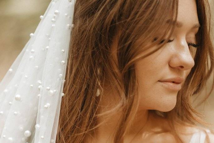 Pearl Veil & Necklace Details
