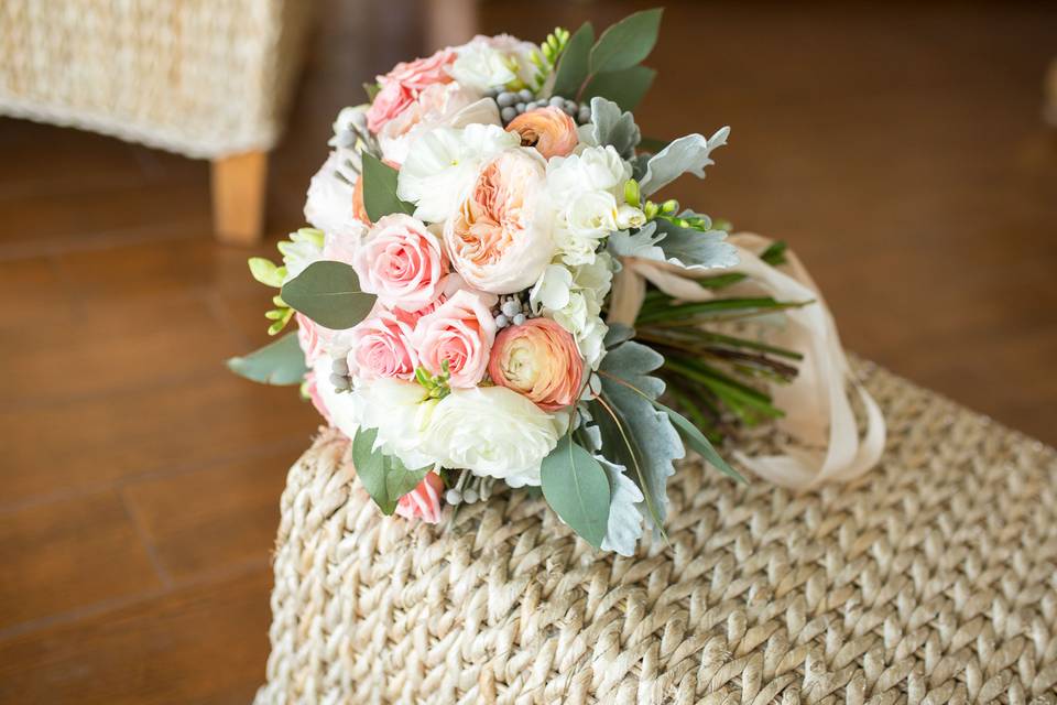 Bouquet of white, pink and orange flowers