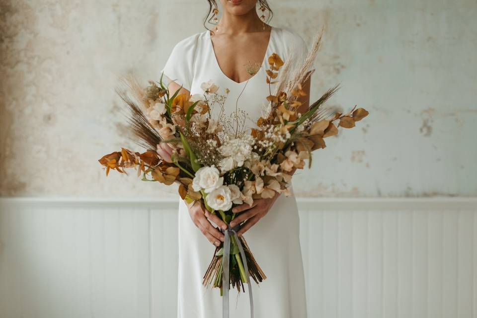 Bridal & flowers at MA wedding