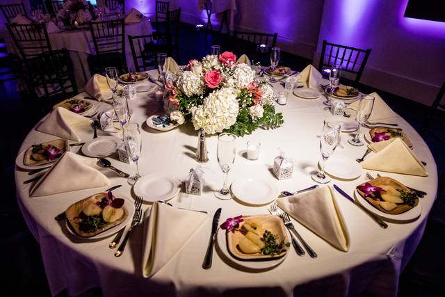 Round table setting