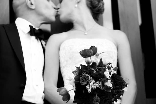 Couple kiss