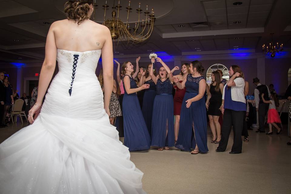 SoundProof Bouquet Toss