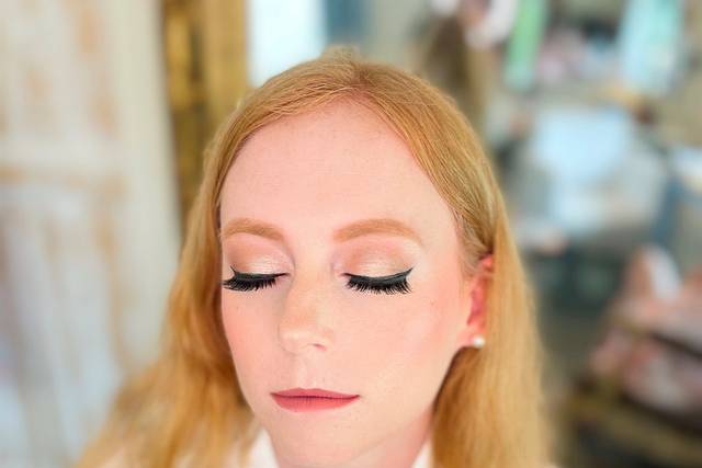 Robyn Berggren's wedding makeup