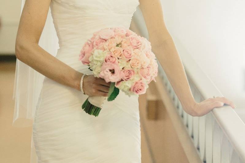 Bride with pastel bouquet