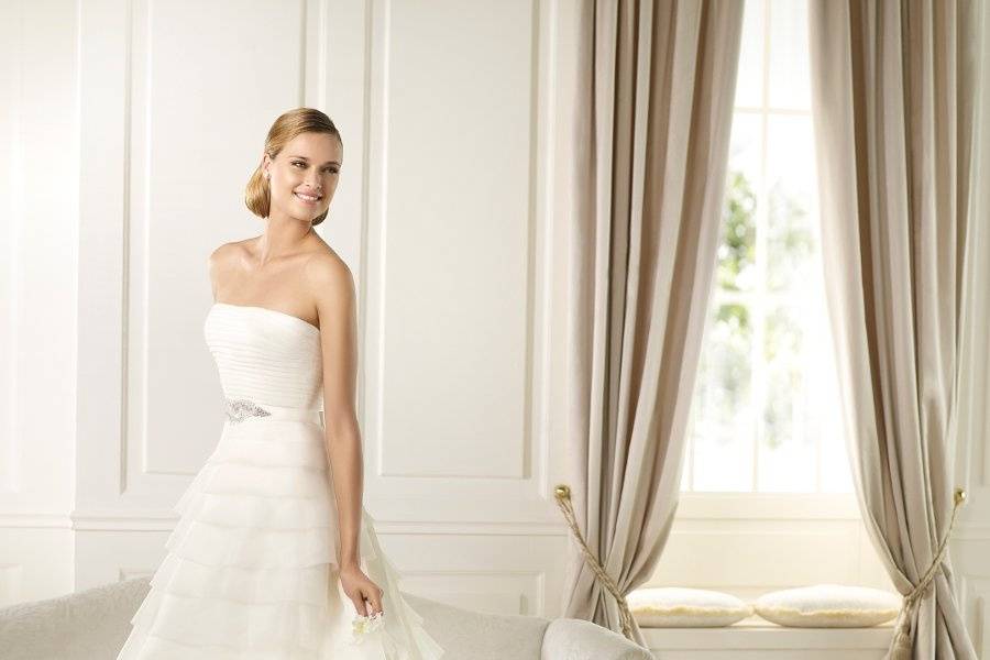 Straight neckline wedding dress