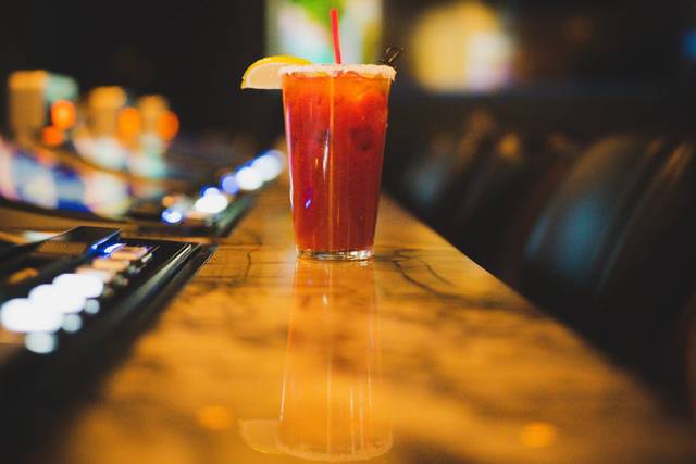 Bar & Lounge