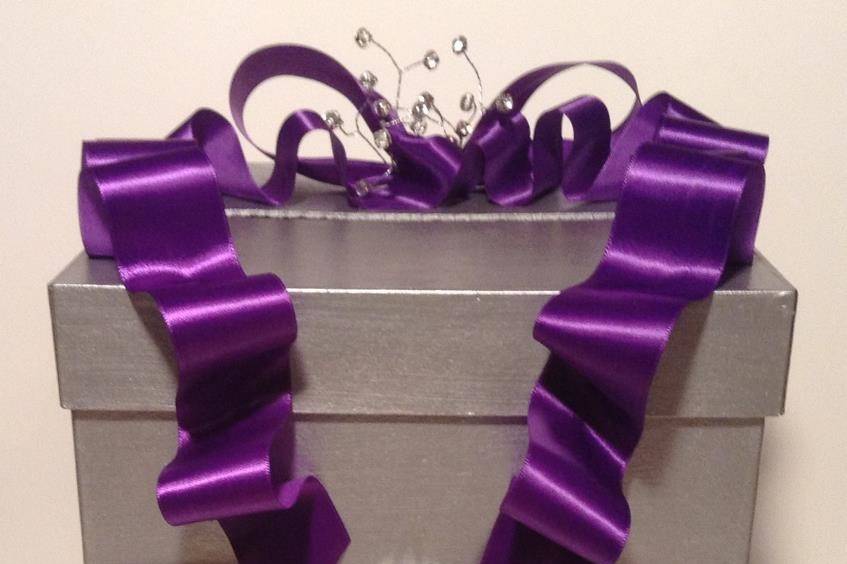 Silver and plum one tier card box