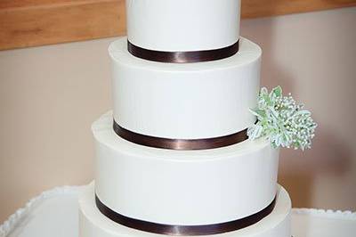 Lovebirds Wedding Cake