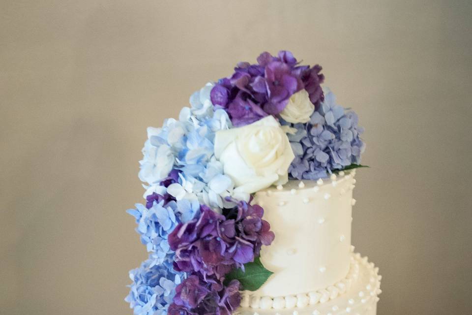 Cascade Flowers & Swiss Dots Wedding CakePhoto by: Eyecaptures Photography