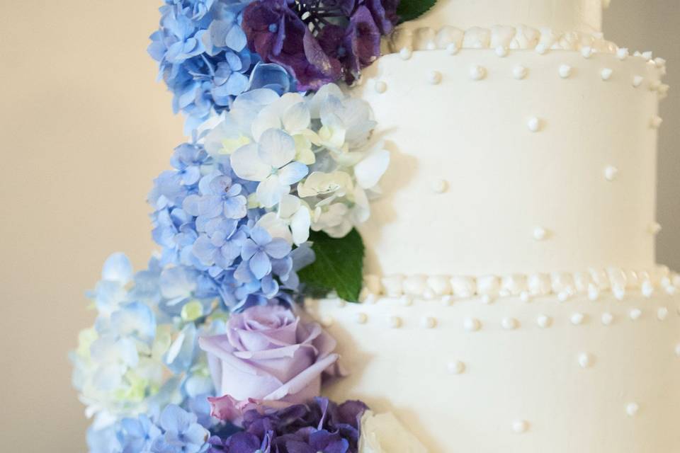 Cascade Flowers & Swiss Dots Wedding CakePhoto by: Eyecaptures Photography