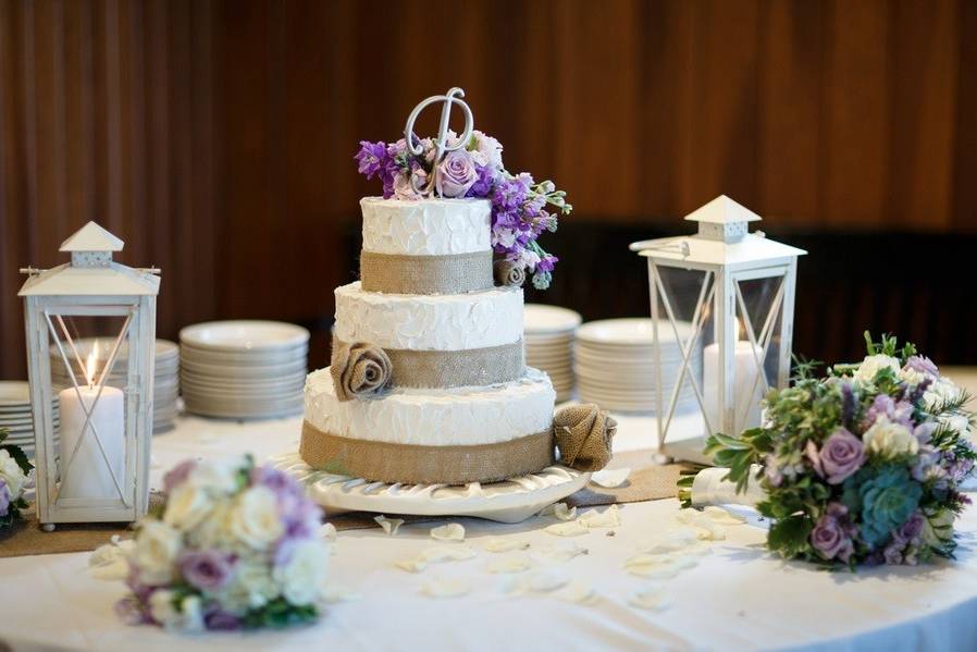 Burlap Roses Cake