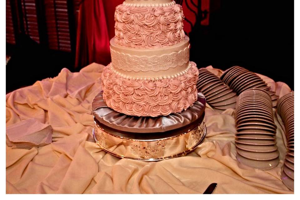 Burlap Roses Cake