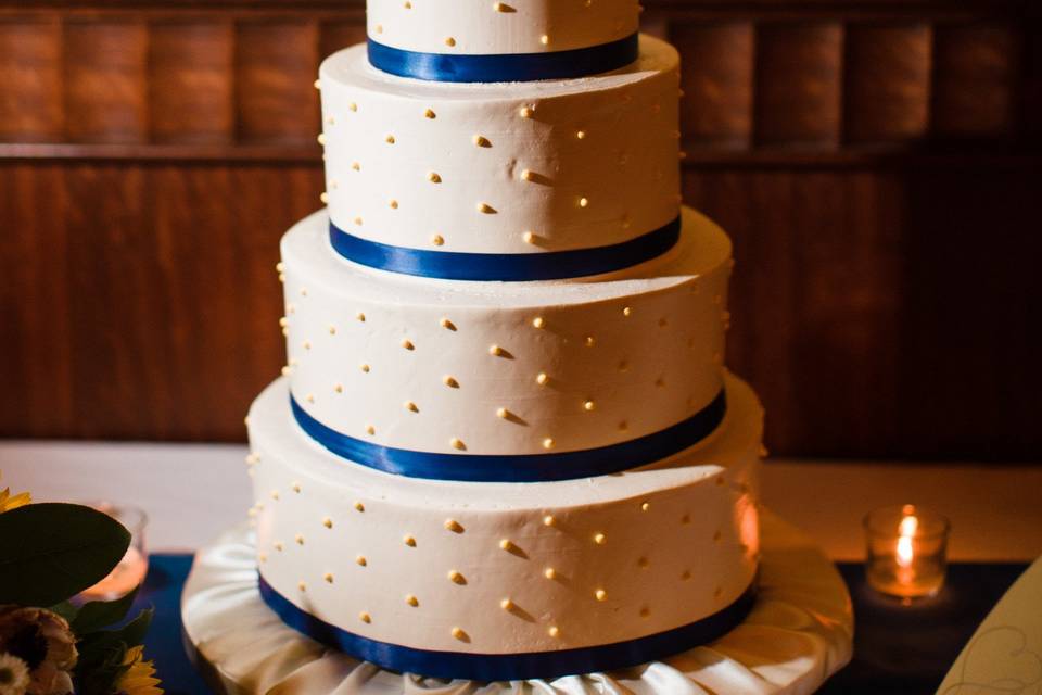 https://cdn0.weddingwire.com/vendor/536914/3_2/960/jpg/1510146209946-storybook-bakery-favorites-0008.jpeg