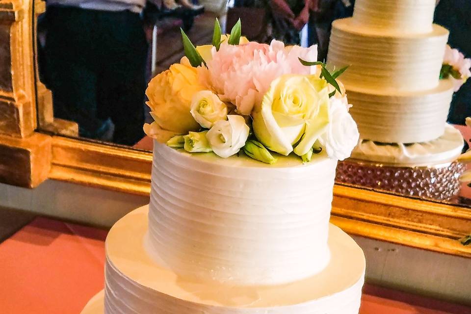 Burlap Roses Cake