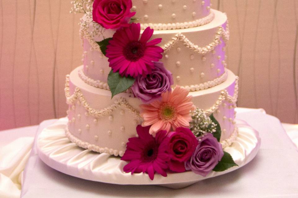 Cascade Flower & Piping Cake