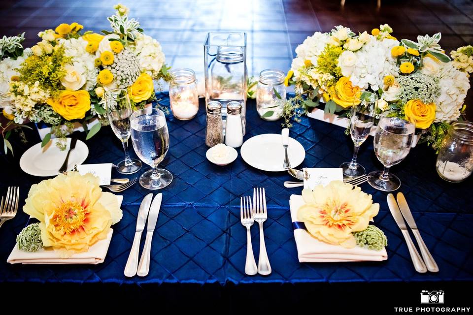 Sweetheart Table decor in shades of yellow, white and green.