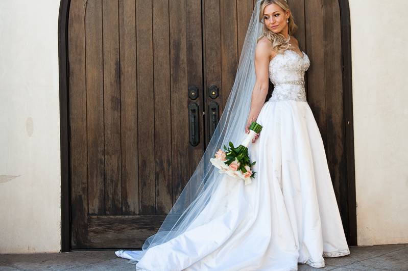 Classic and elegant bouquet with peach roses, white calla lilies and ruscus.