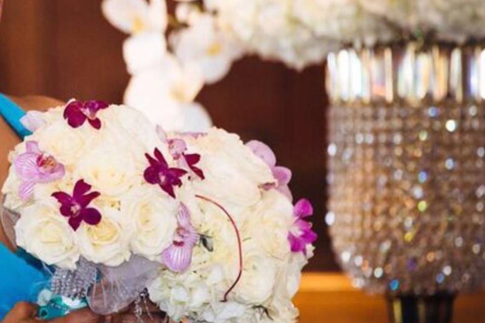 Short White Centerpiece