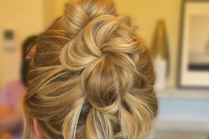 Hair Stylist- Lydia