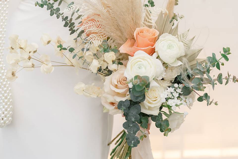 Bouquet with dried elements