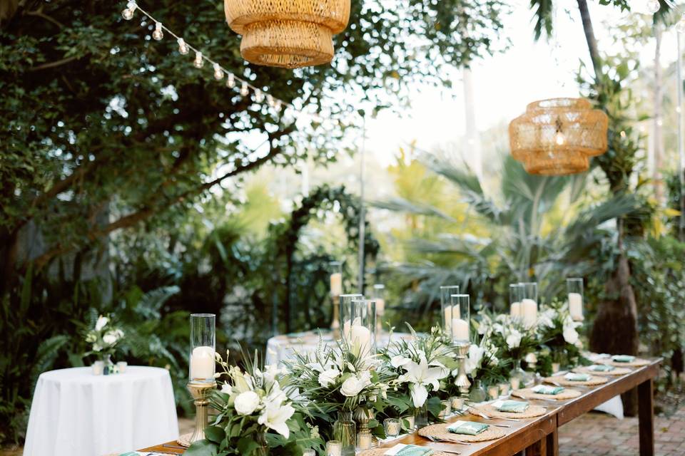 Reception tables in the pond a