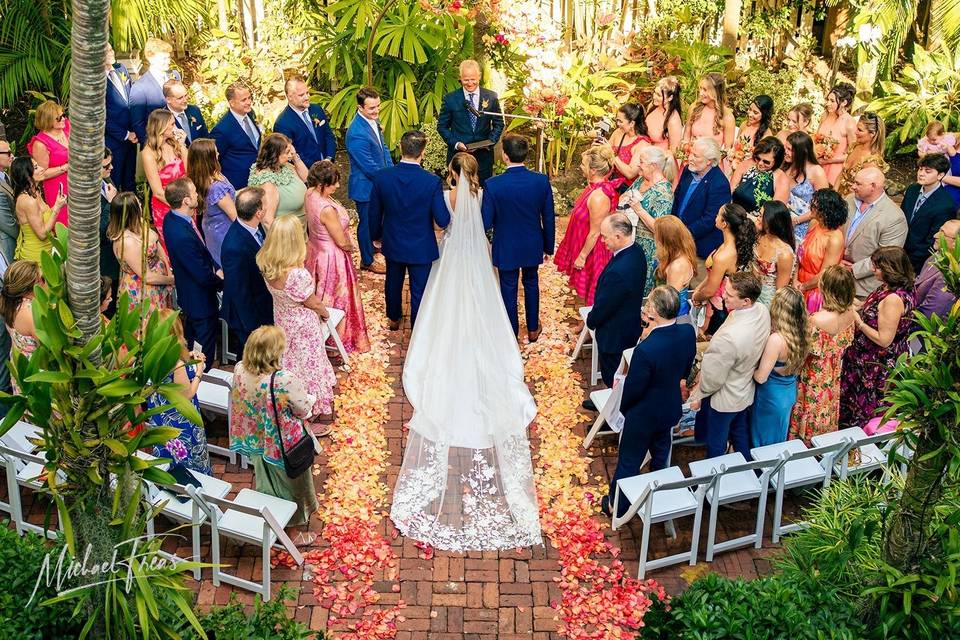 Reception tables in the pond a