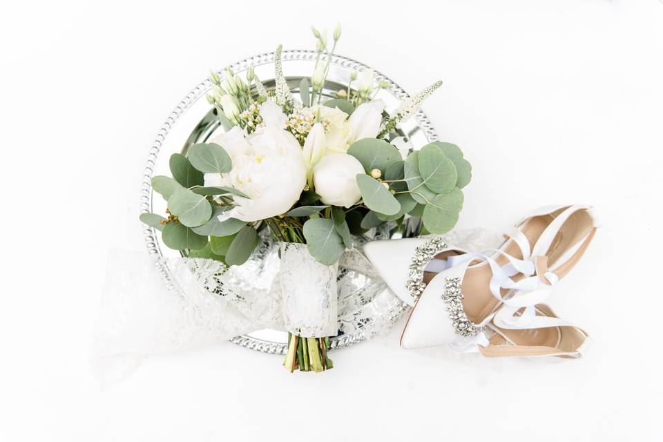 Bouquet and shoes