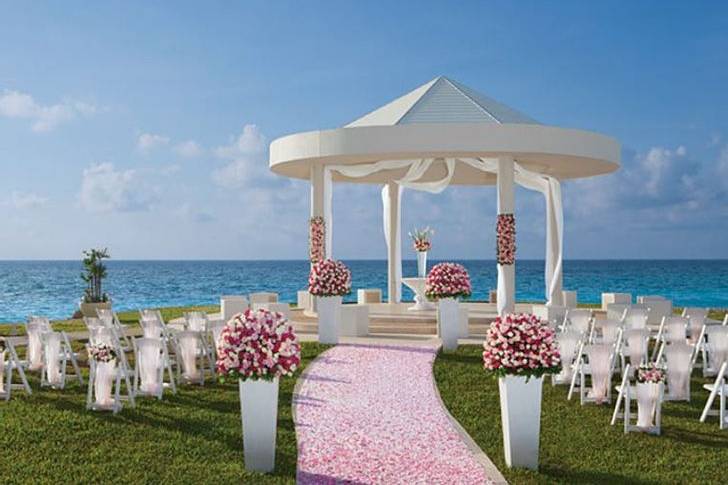 Idyllic beach wedding