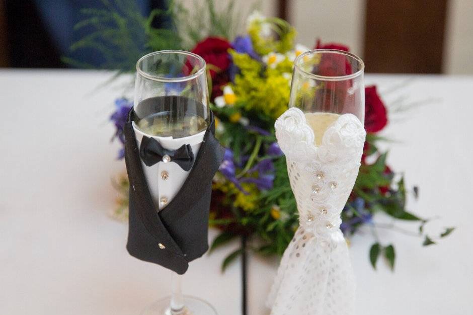 His and hers champagne toast