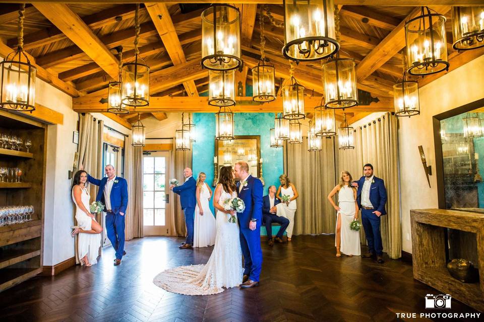 The couple with the bridesmaids and groomsmen