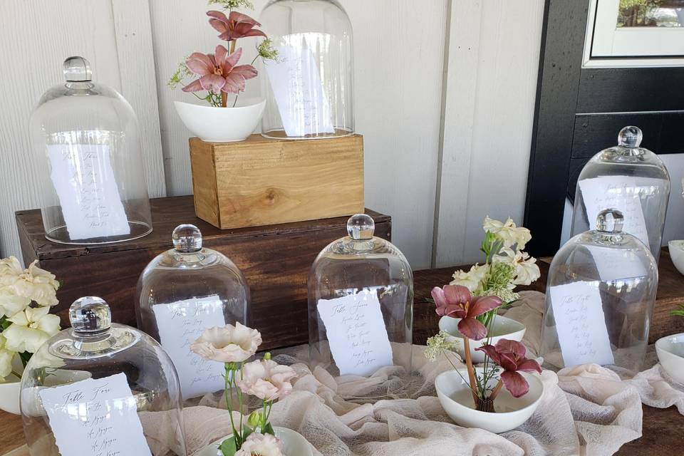 Table setting in a cloche