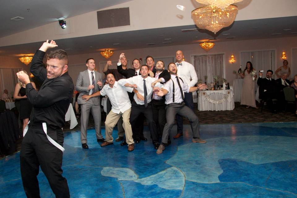 Garter toss