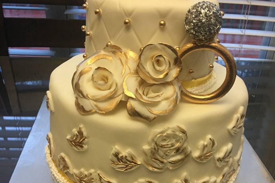 Butter cream cake with fondant