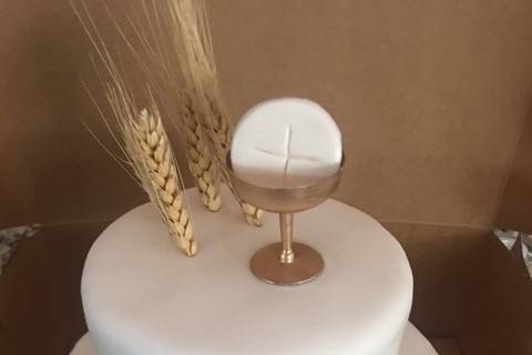 Butter cream cake with fondant
