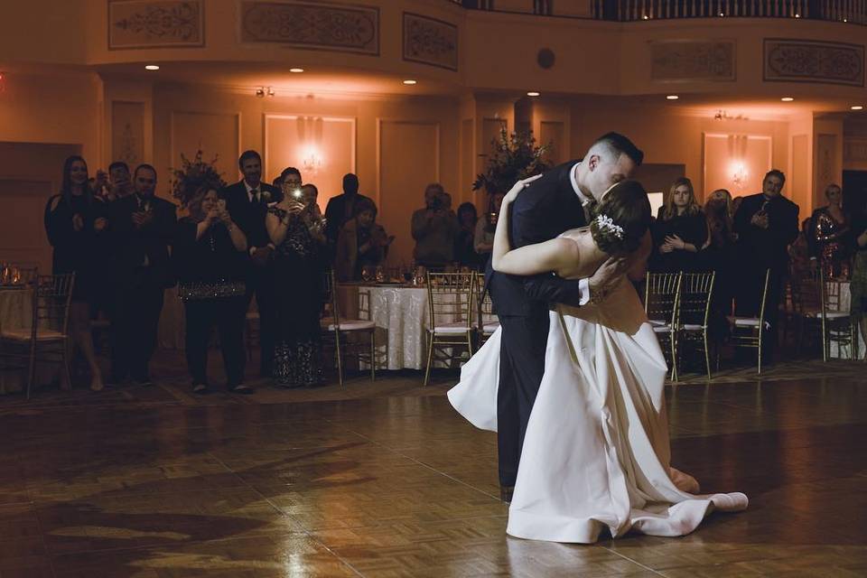 Bride and groom 1st dance