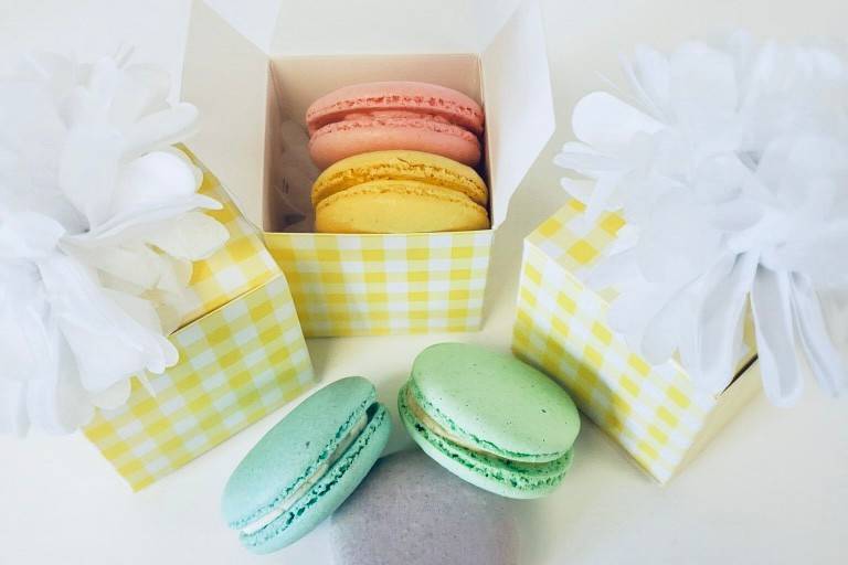 French macaron wedding favors